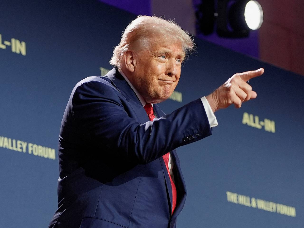 Трамп запретил своим чиновникам упоминать имя одного человека