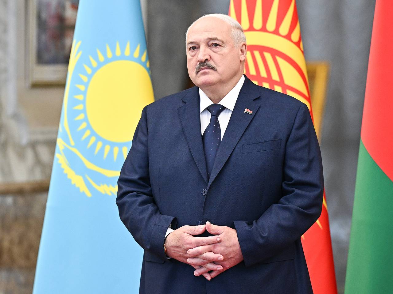 Лукашенко призвал чиновников не злить его