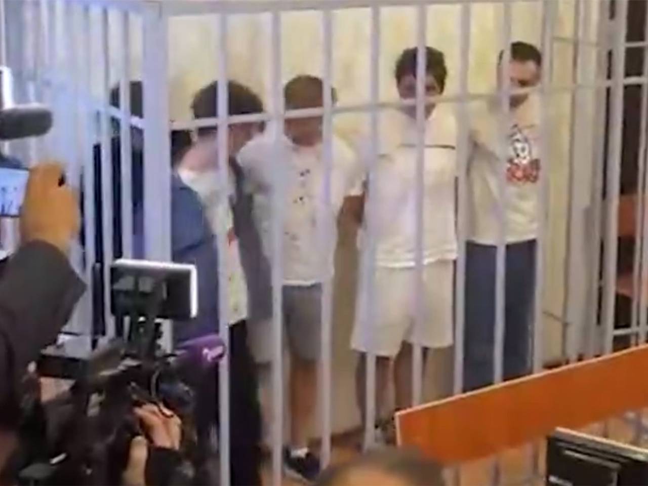 В Кремле пообещали защищать задержанных в Азербайджане россиян