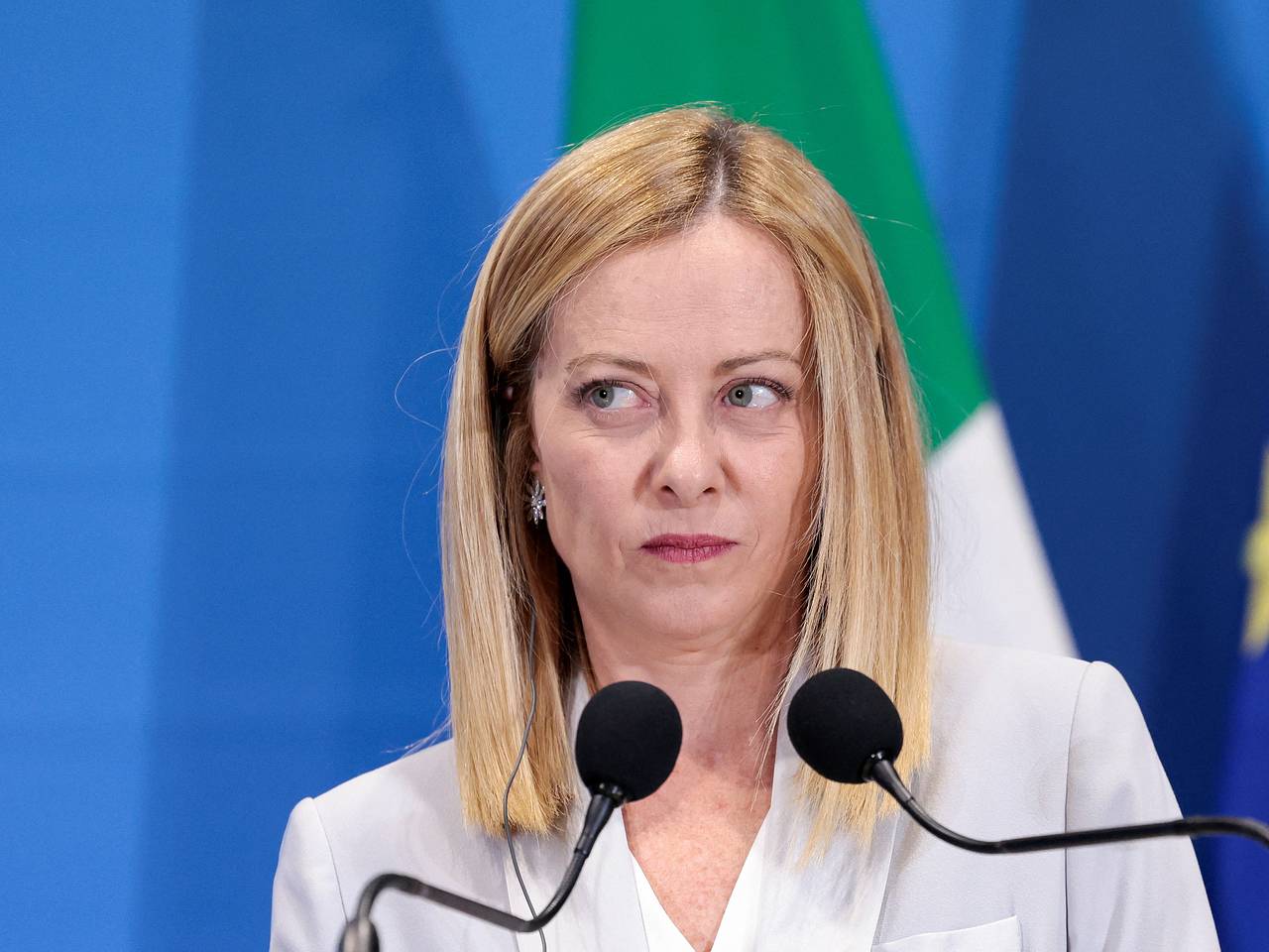 Премьер Италии пригласила Зеленского на ужин и напомнила о долгах