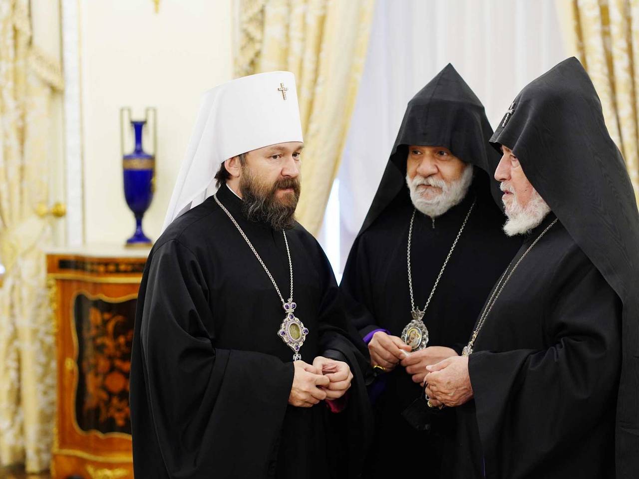 Армянская церковь назвала недопустимым посягательство на Патриарший престол