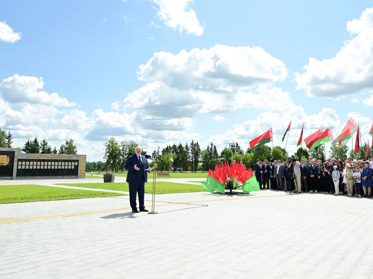 Лукашенко назвал Европу остервенело воюющей против правды о войне