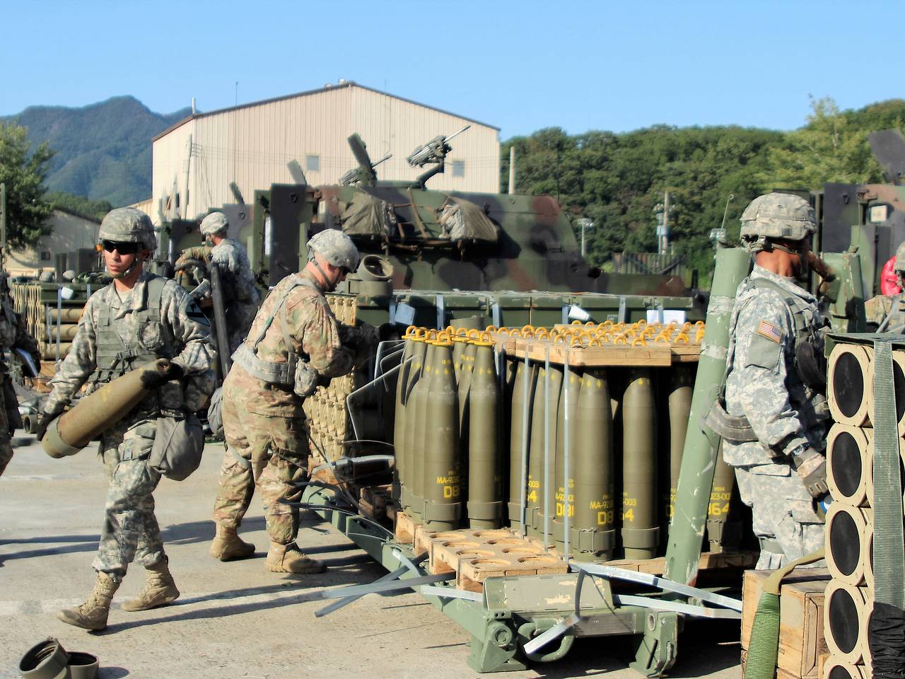 Раскрыта причина остановки военных поставок США на Украину