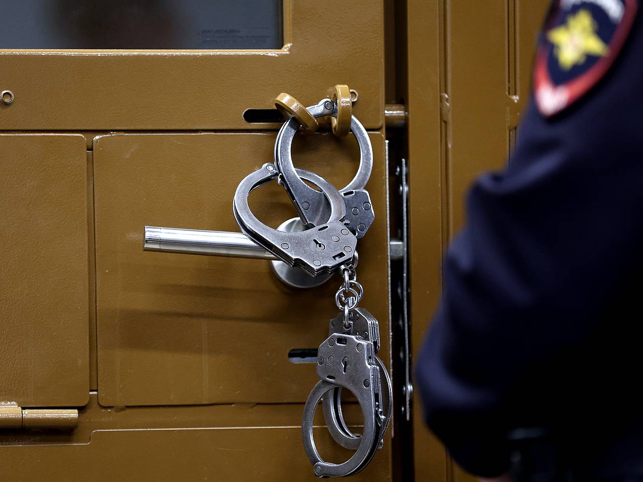 К задержанным в Баку россиянам допустили родственников