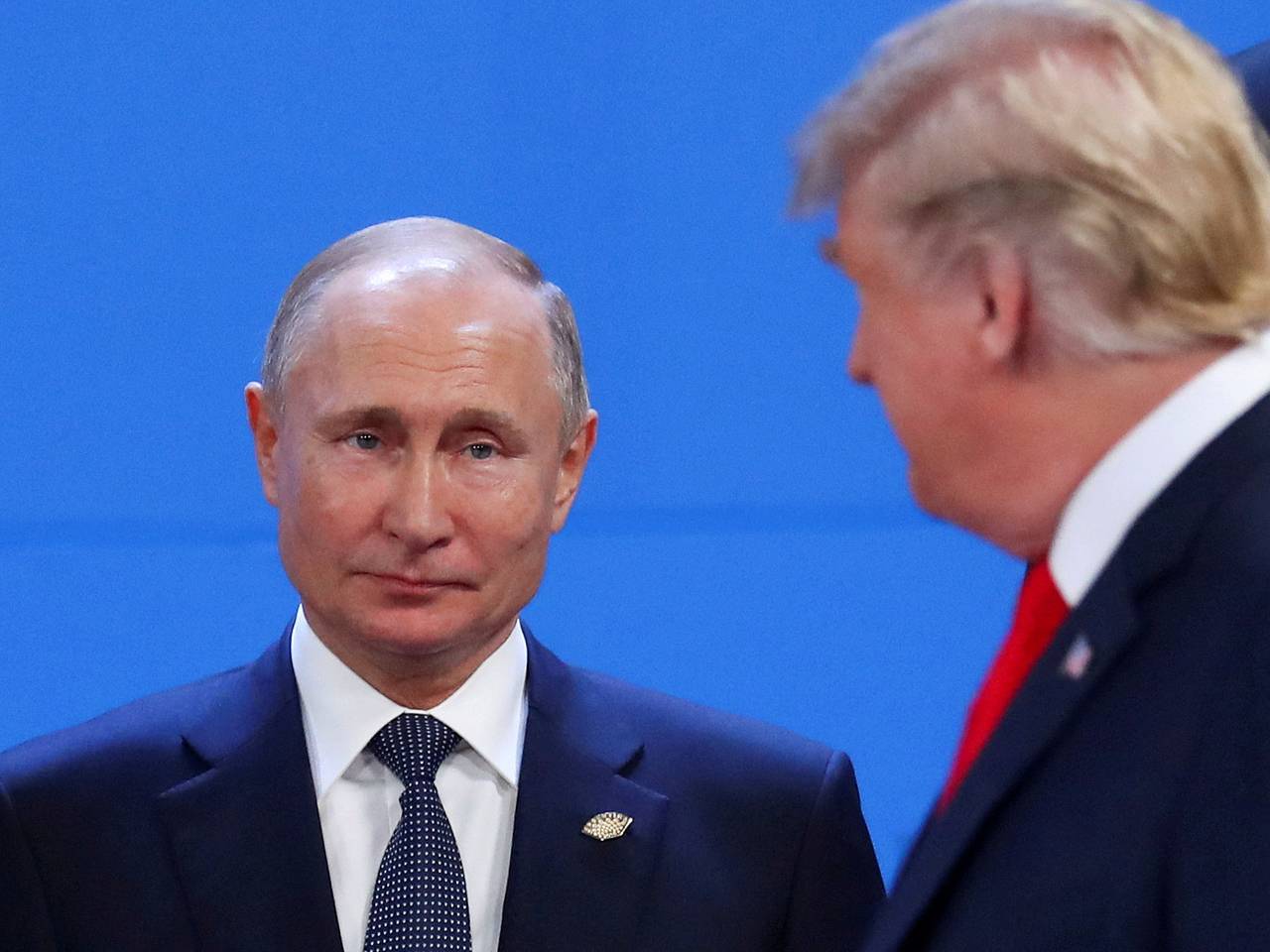 Американский сенатор объяснил постоянные контакты Трампа с Путиным
