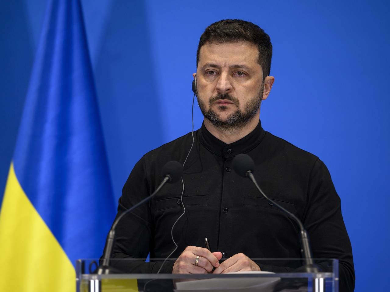 Зеленского уличили в попытке удержать власть на Украине
