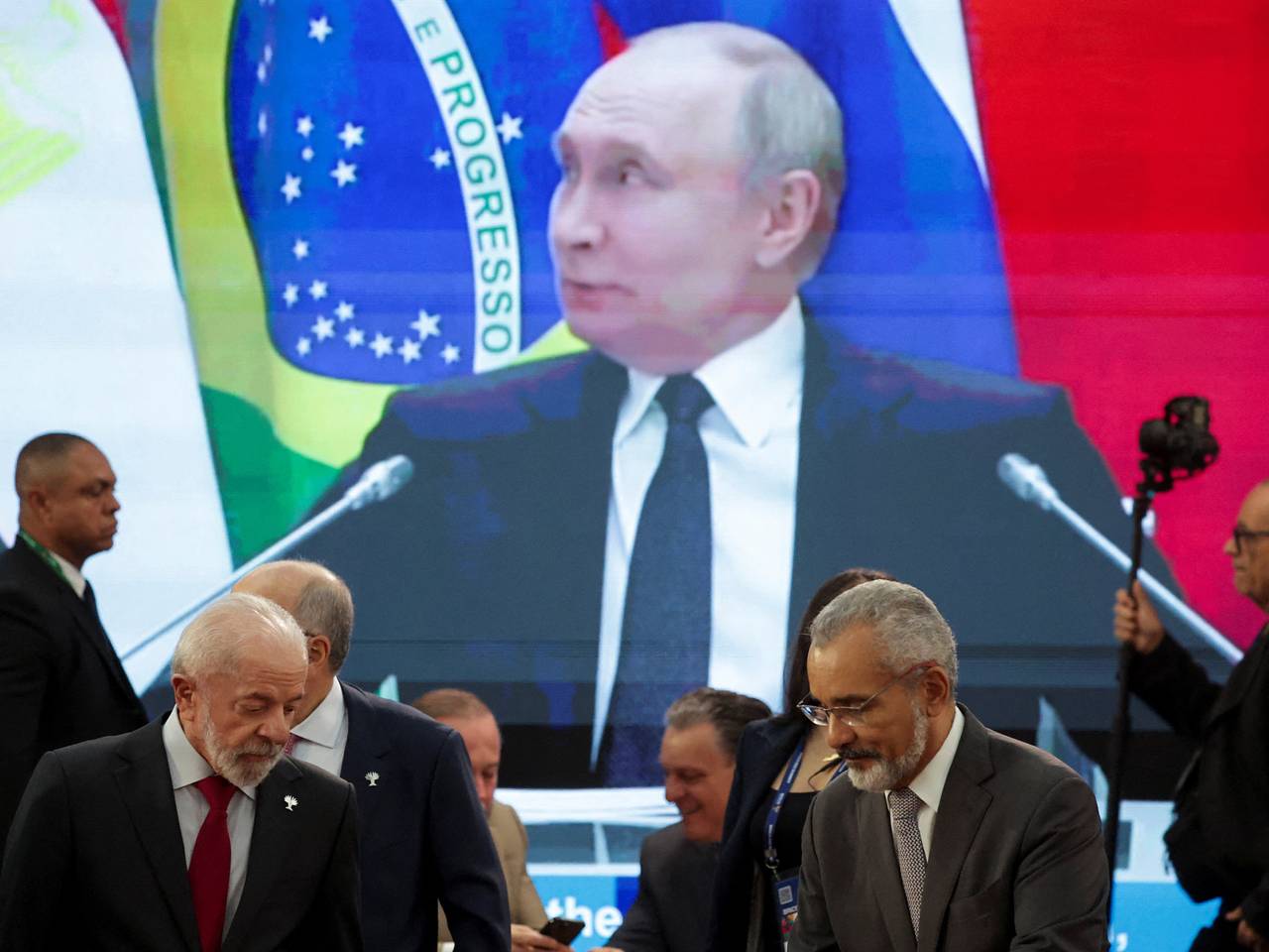 Путин заявил об ускорении смены мирового порядка