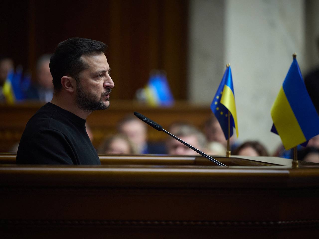 Зеленский представил состав нового правительства Украины