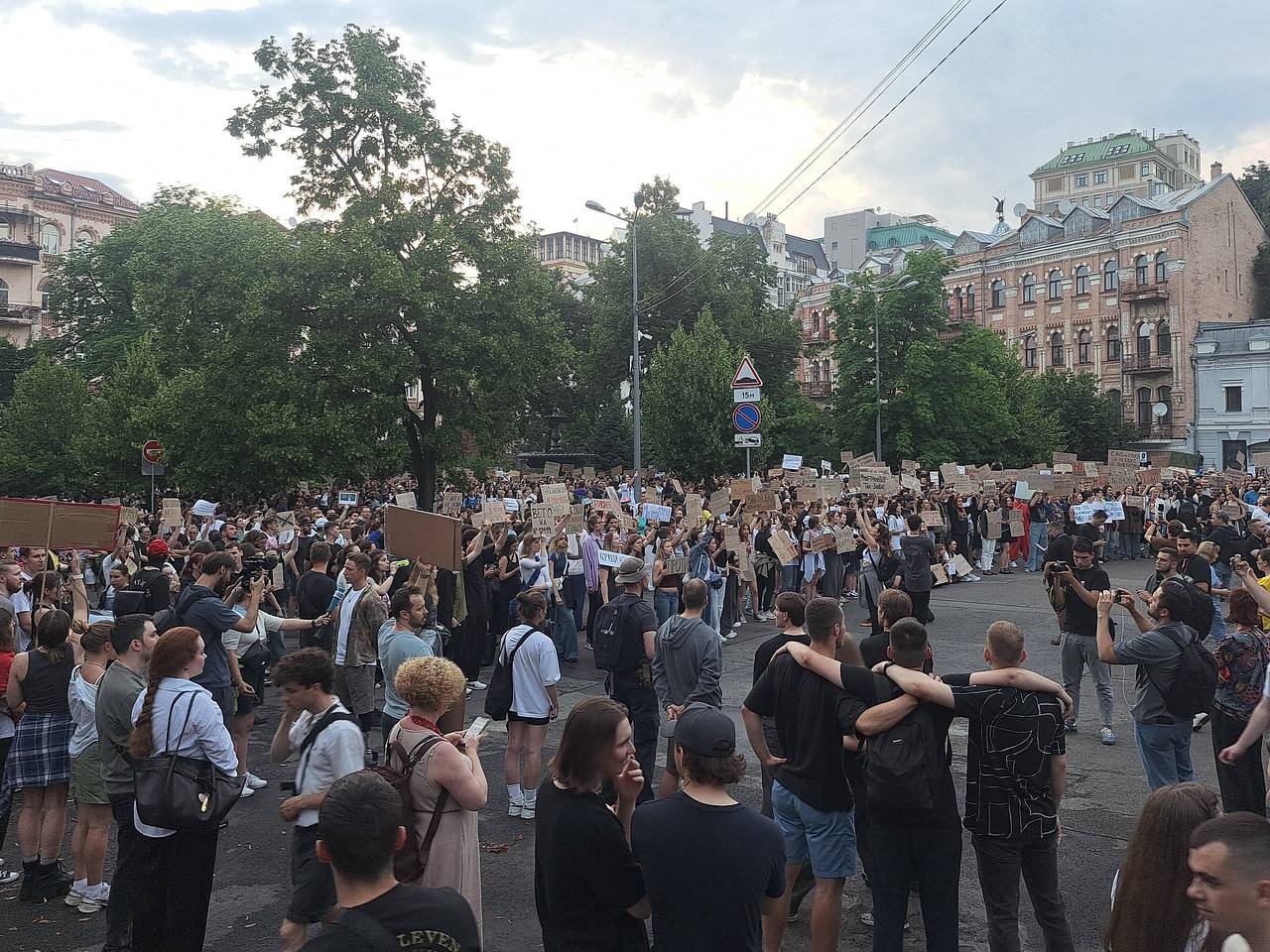 Депутат Рады обвинил Запад в лицемерии из-за протестов на Украине