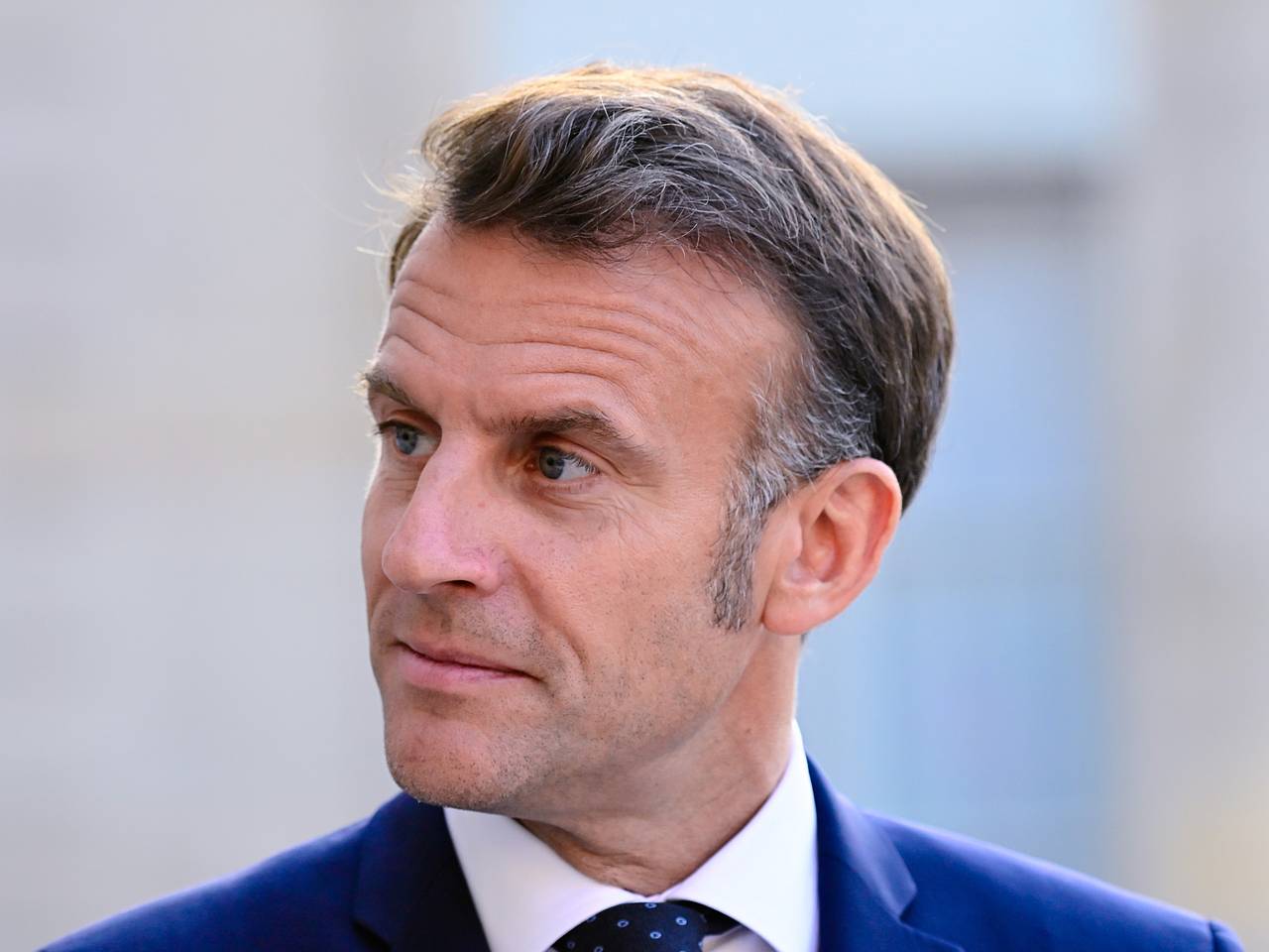 Макрон пообещал никогда не уходить с Украины