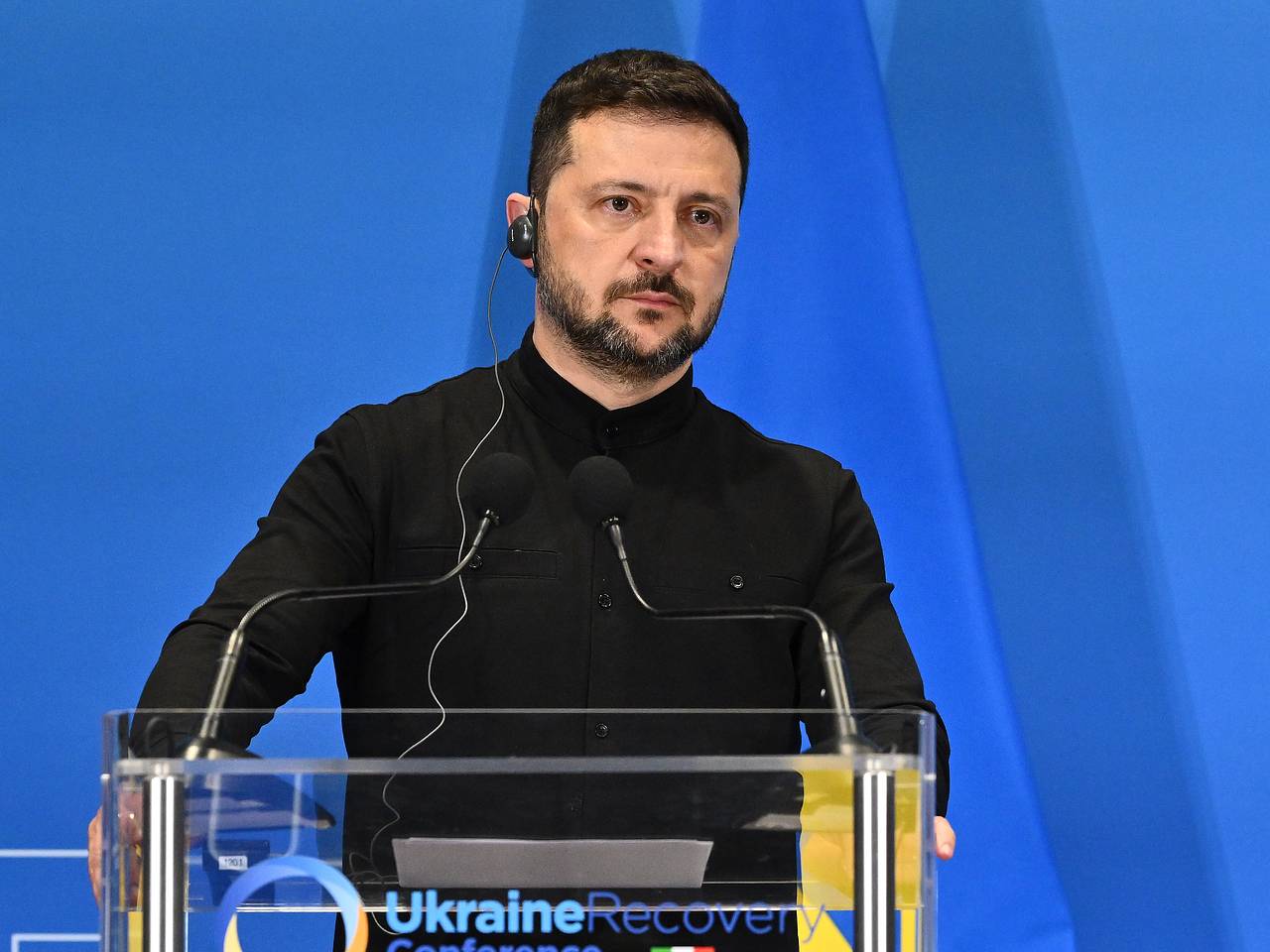 Зеленский ввел санкции против пяти человек