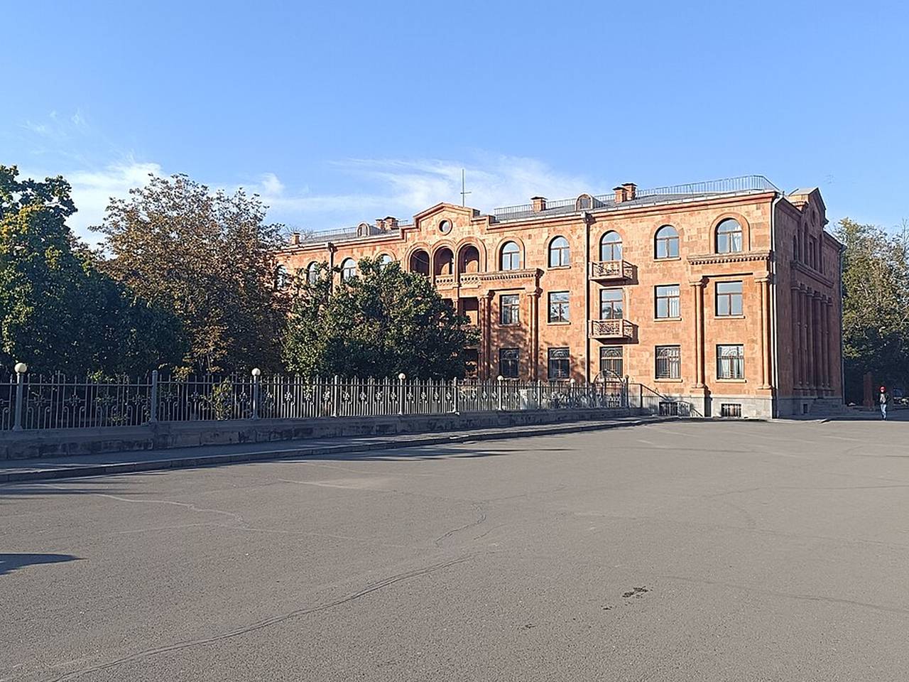 В Армении рассказали о новых обысках в резиденции патриарха