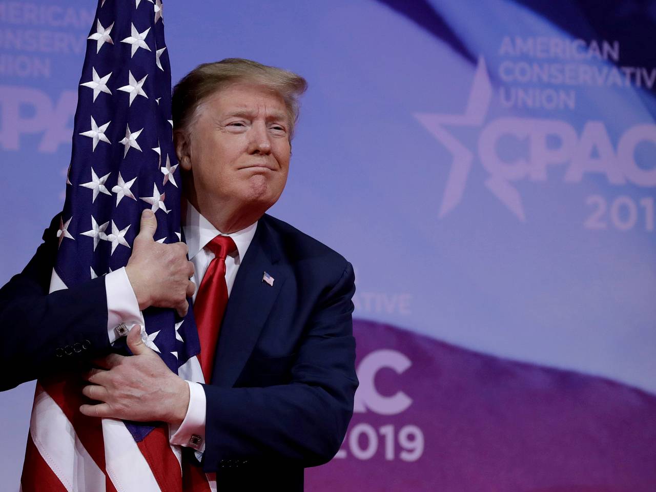Трампа уличили в использовании американского флага для своих целей