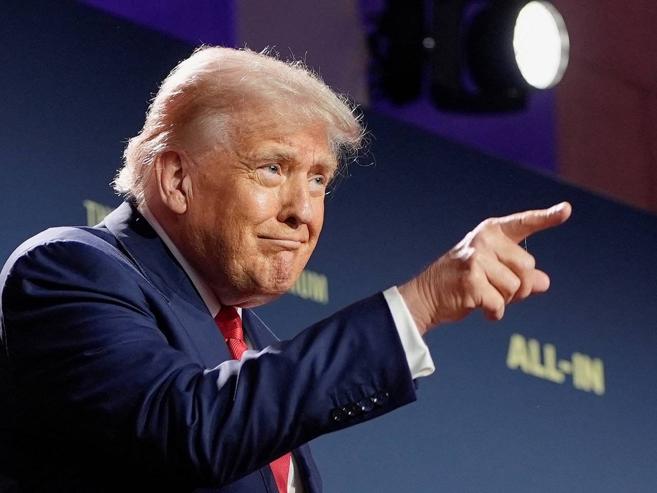 Трамп захотел лично принимать решения по санкциям в отношении России