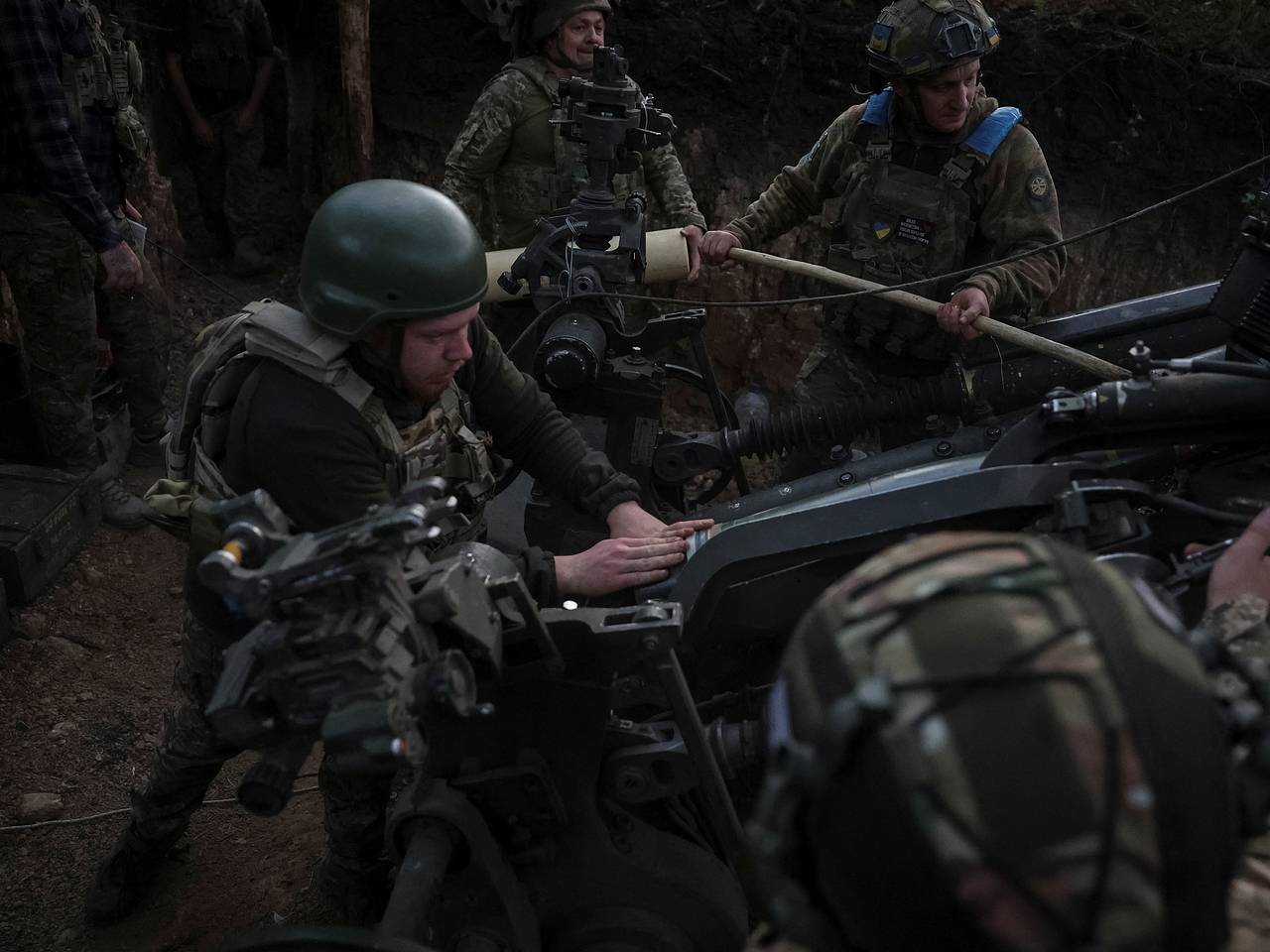 Решение Зеленского поставило под угрозу военную помощь Украине