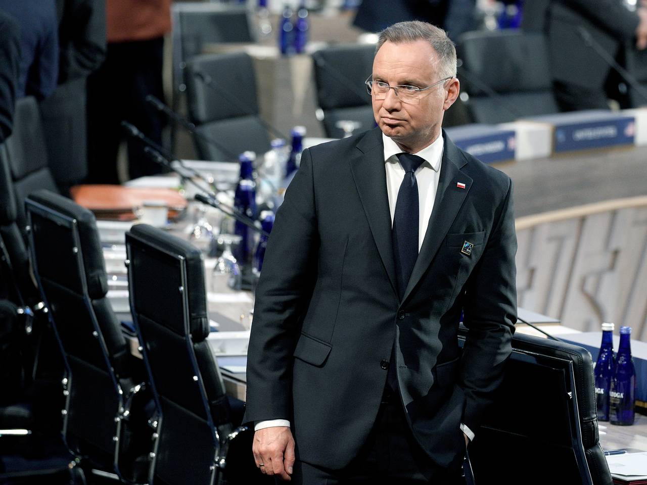 Президент Польши упал с доски для серфинга