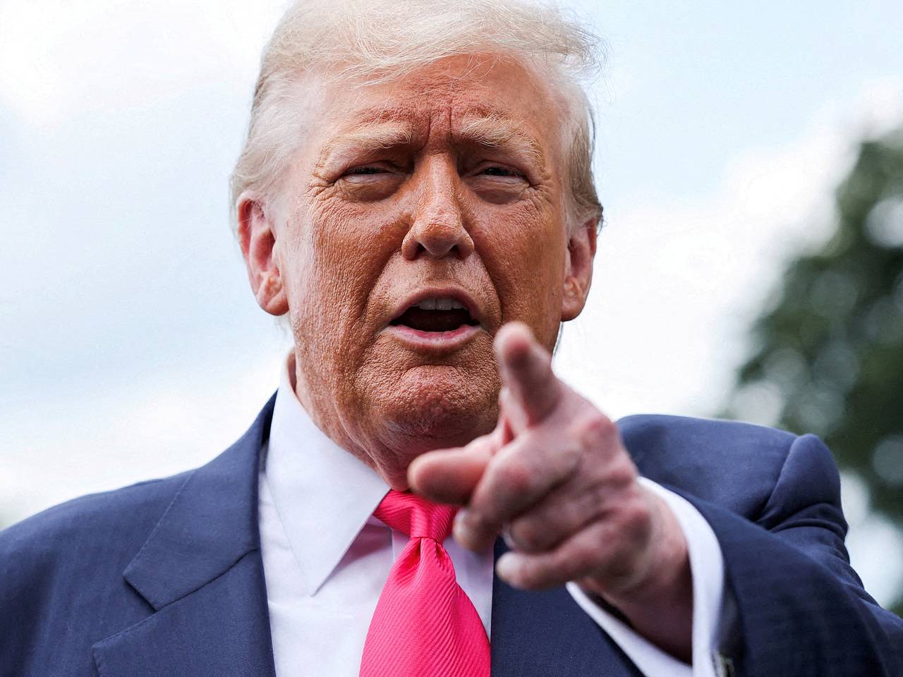 Раскрыты подробности многолетней дружбы Трампа и Эпштейна
