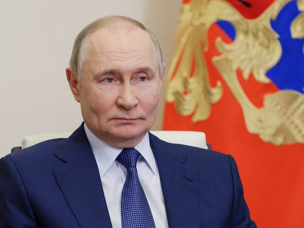 Путин указал Макрону на затягивание Западом конфликта на Украине