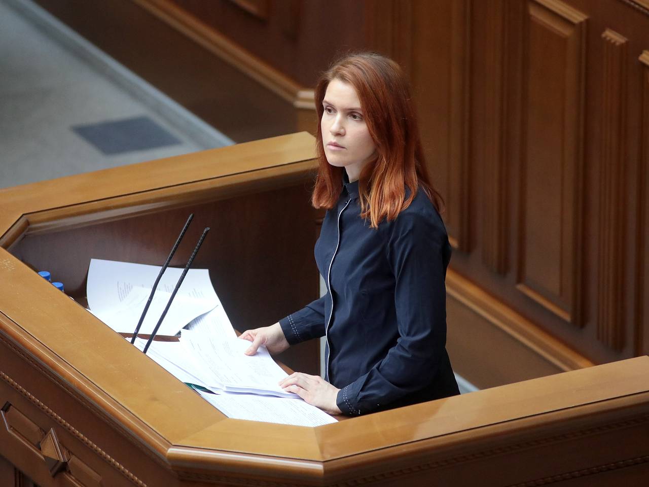 В Киеве протестующие попытались выгнать голосовавшую за законопроект о НАБУ депутата Рады