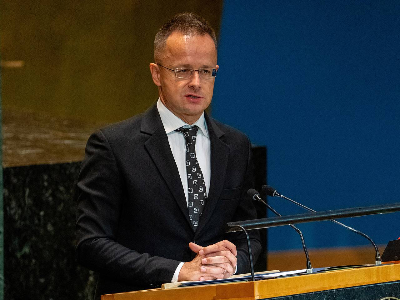 Венгрия ввела санкции против трех украинских военачальников