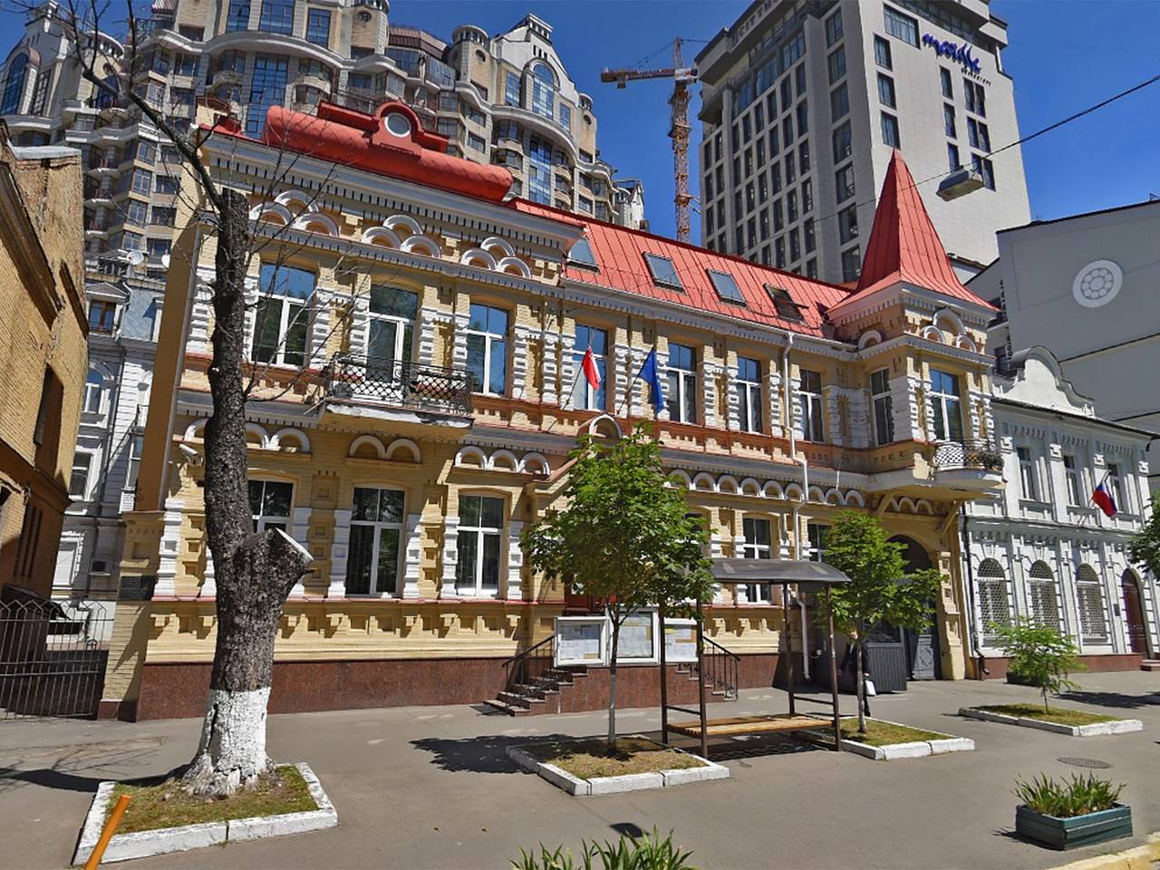 Посольство Польши в Киеве пострадало