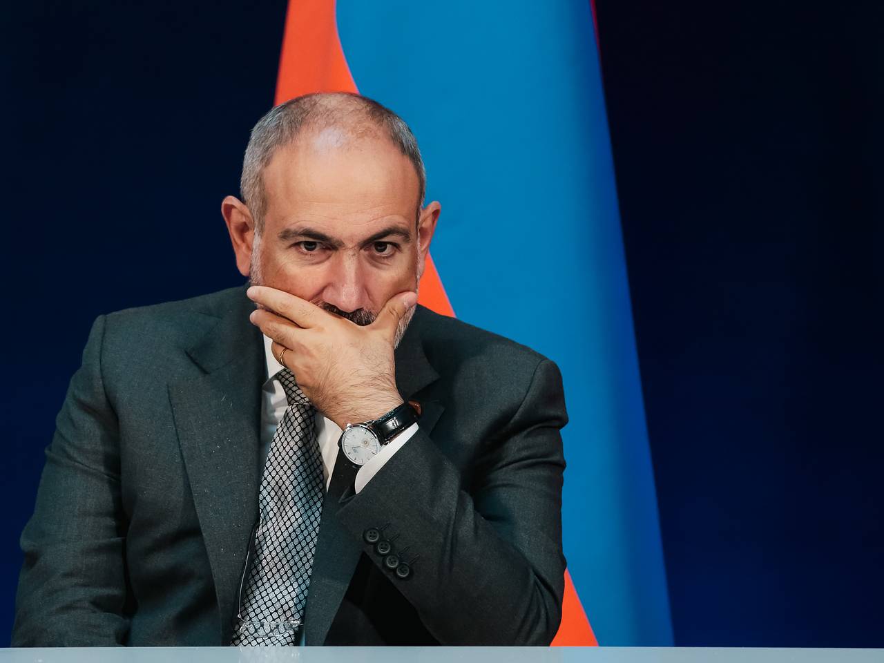 Пашинян захотел «освободить» Армянскую церковь