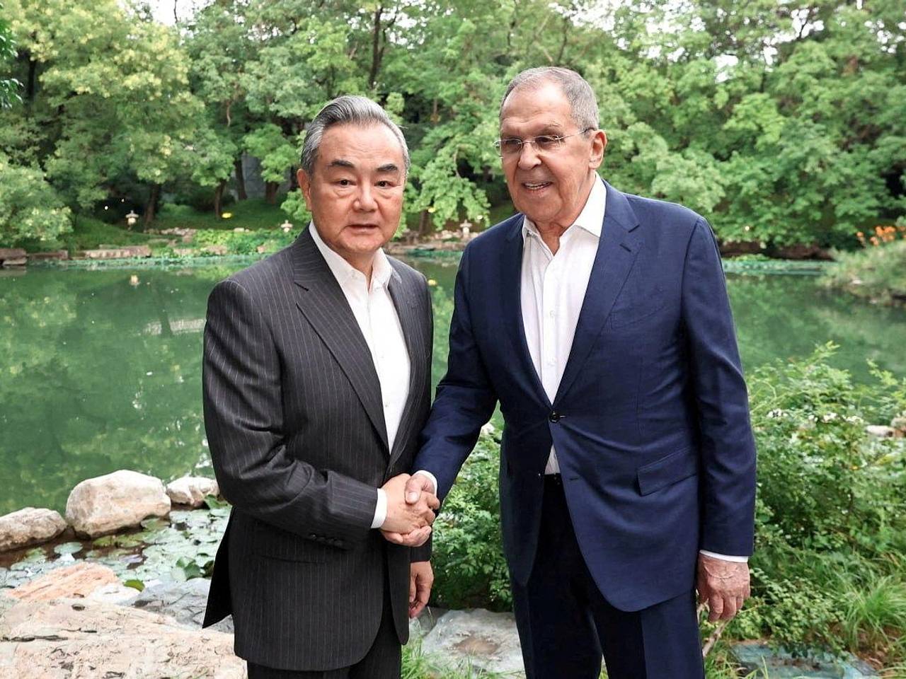 Лавров провел переговоры с главой МИД Китая