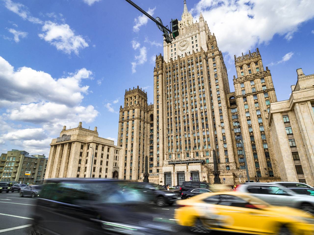 МИД выразил протест Швеции из-за атаки на дипмиссию в Стокгольме