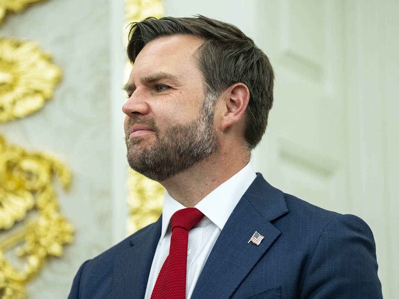 Вице-президент США назвал Украину «денежной ямой»