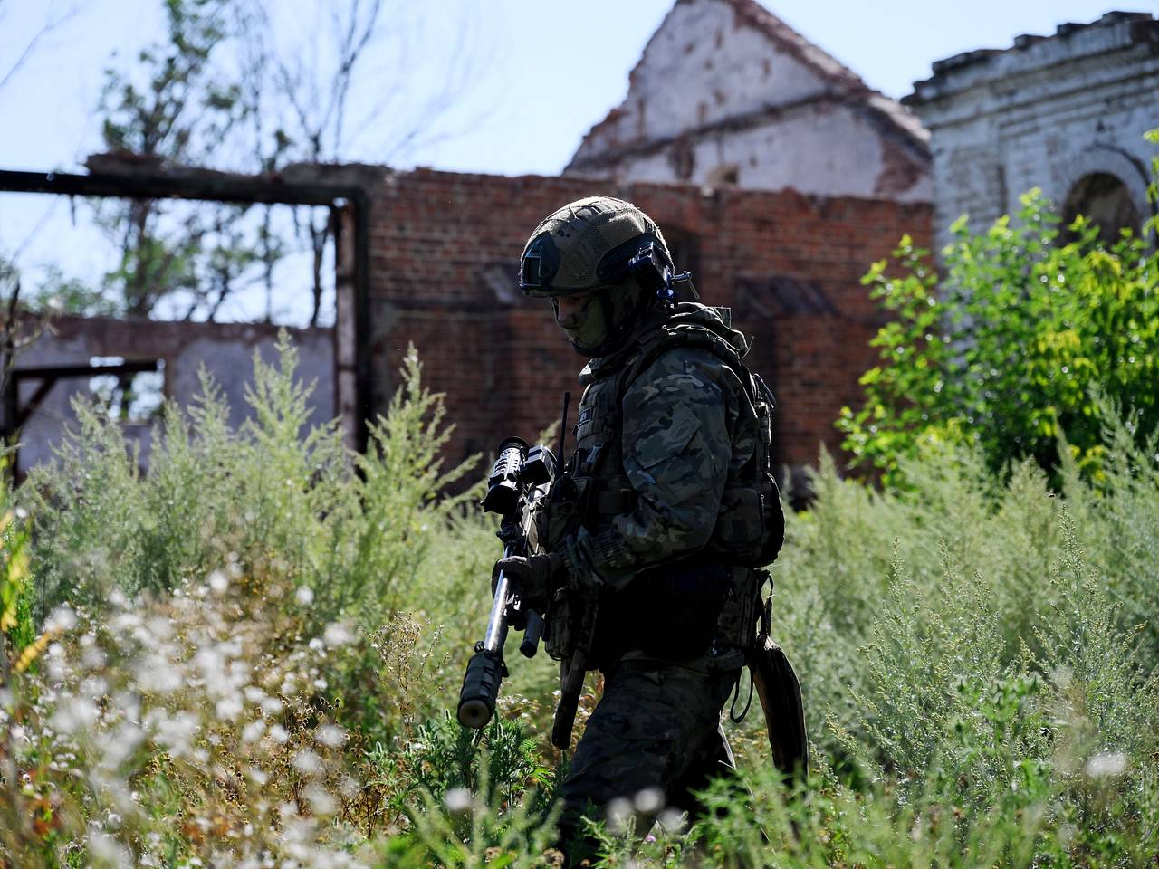 Российские военные спасли группу мирных жителей из Красноармейска