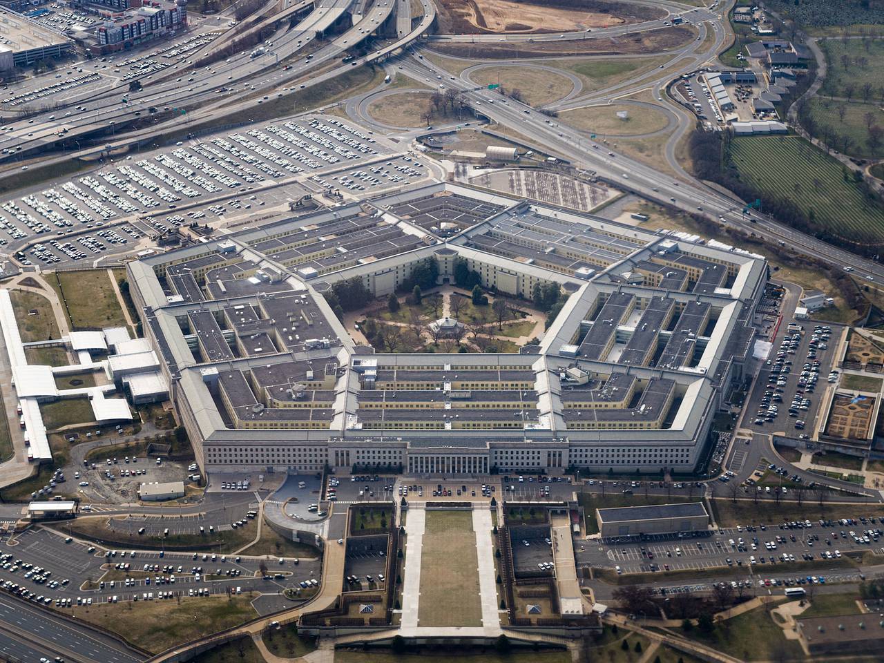 Трамп предложил переименовать Пентагон в «Министерство войны»