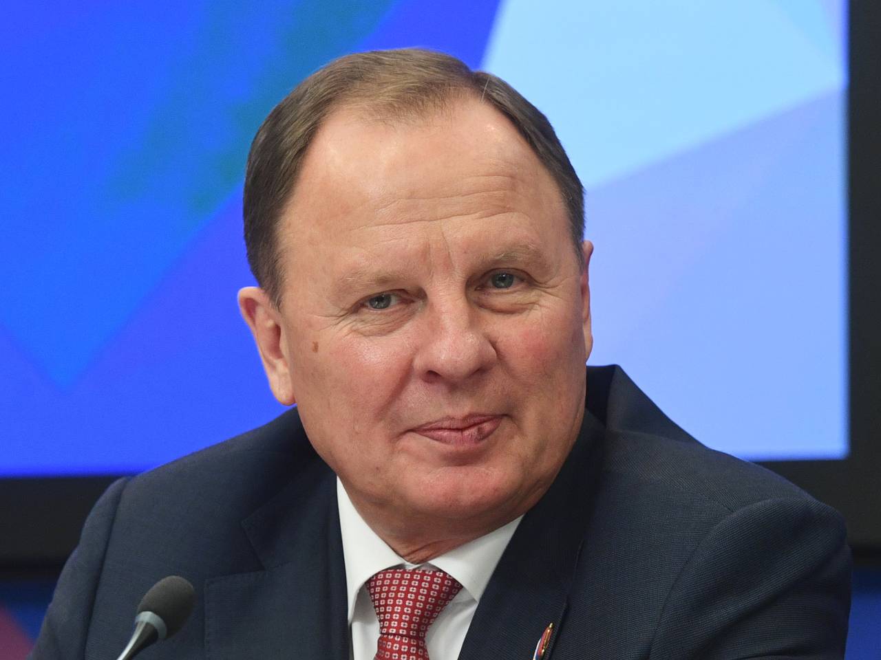 Неопознанный военно-транспортный самолет над Украиной