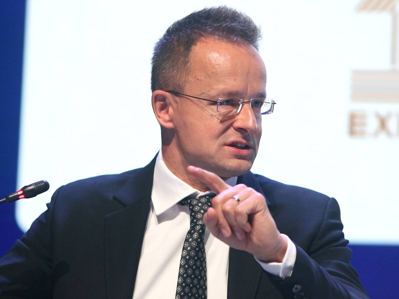 Глава МИД Венгрии назвал успехом сохранение отношений с Россией