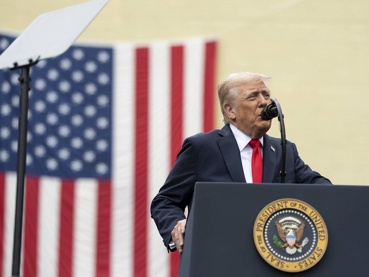 Трамп рассказал о жутком поступке нелегального мигранта в Далласе