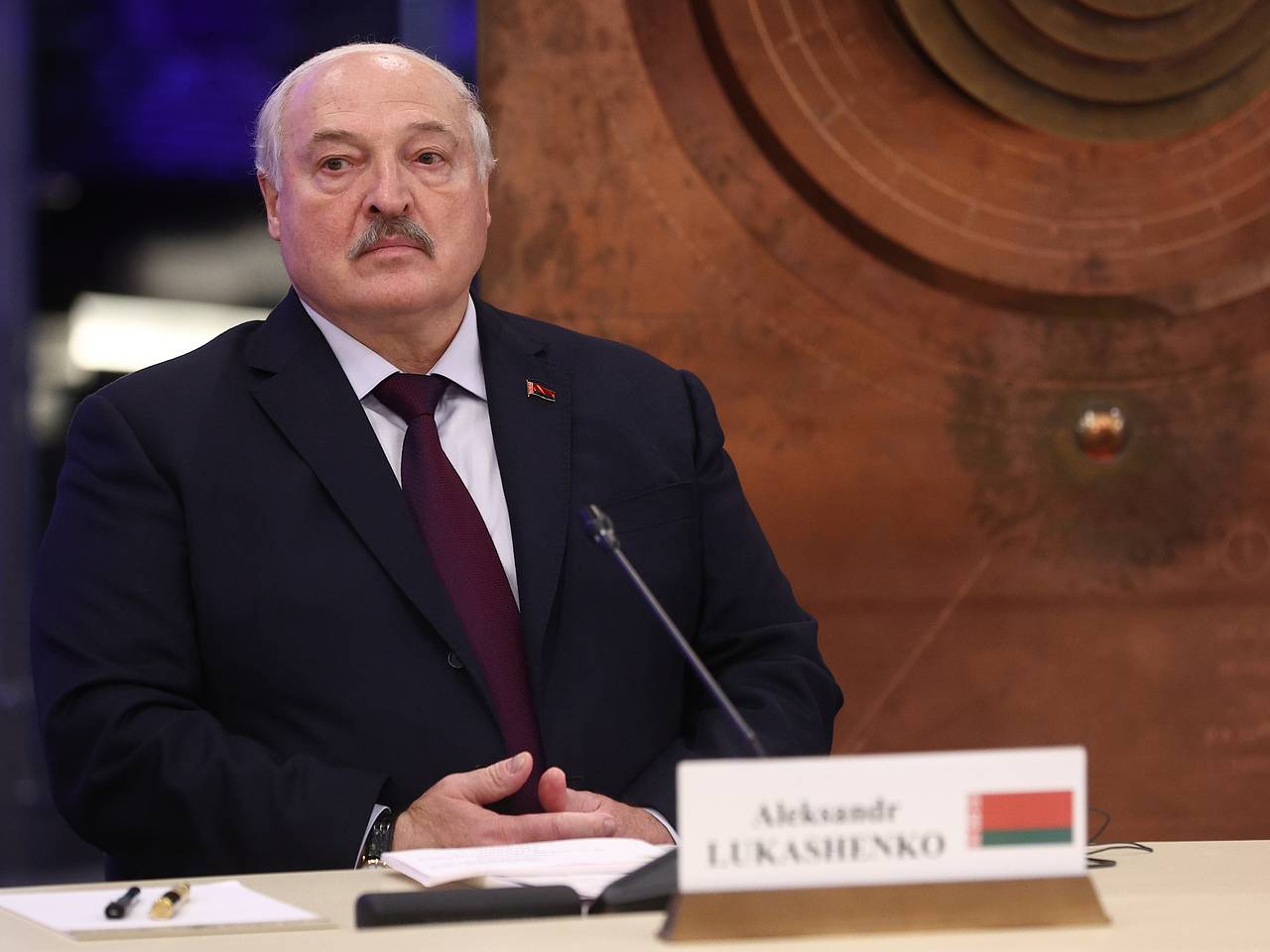 Лукашенко описал разговор с Путиным фразой «думали, как нам выжить в это сложное время»