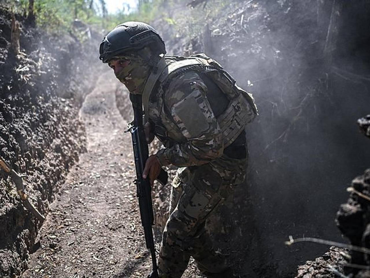 Российские бойцы взяли Северск в огневой мешок