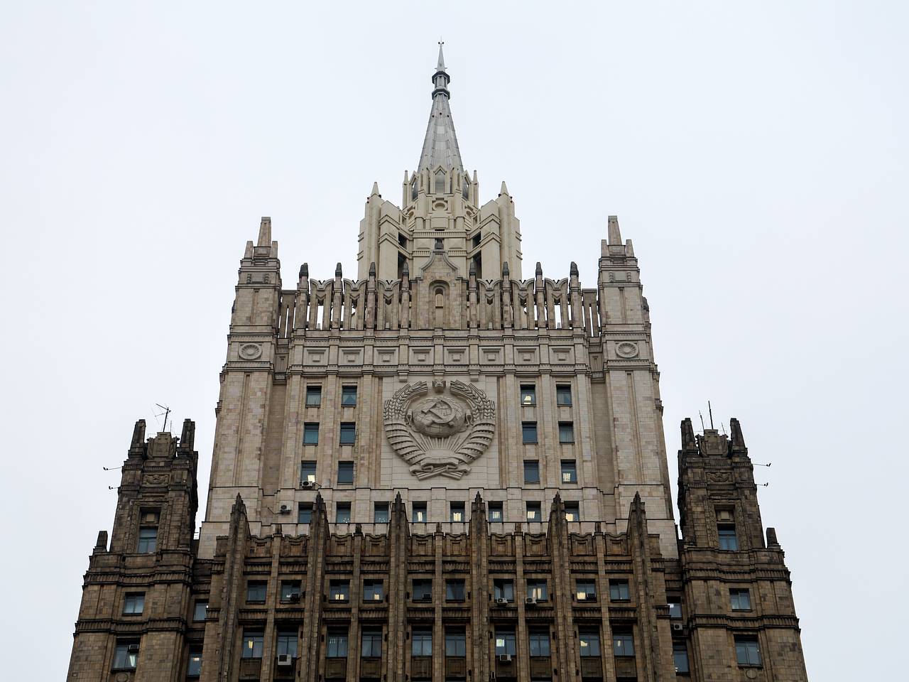 В МИД высказались о притеснении русскоязычных в Прибалтике