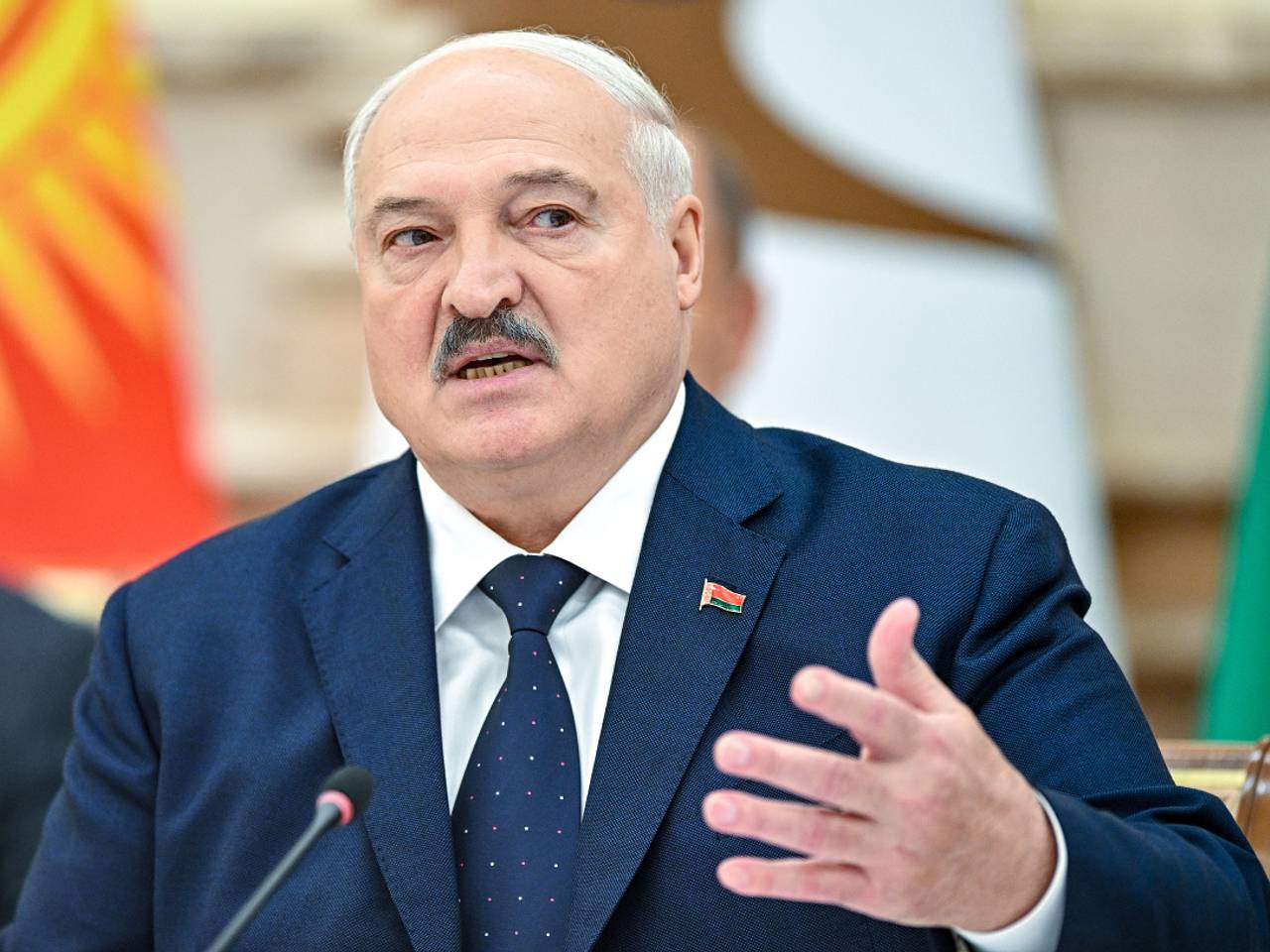 Лукашенко помиловал 52 заключенных