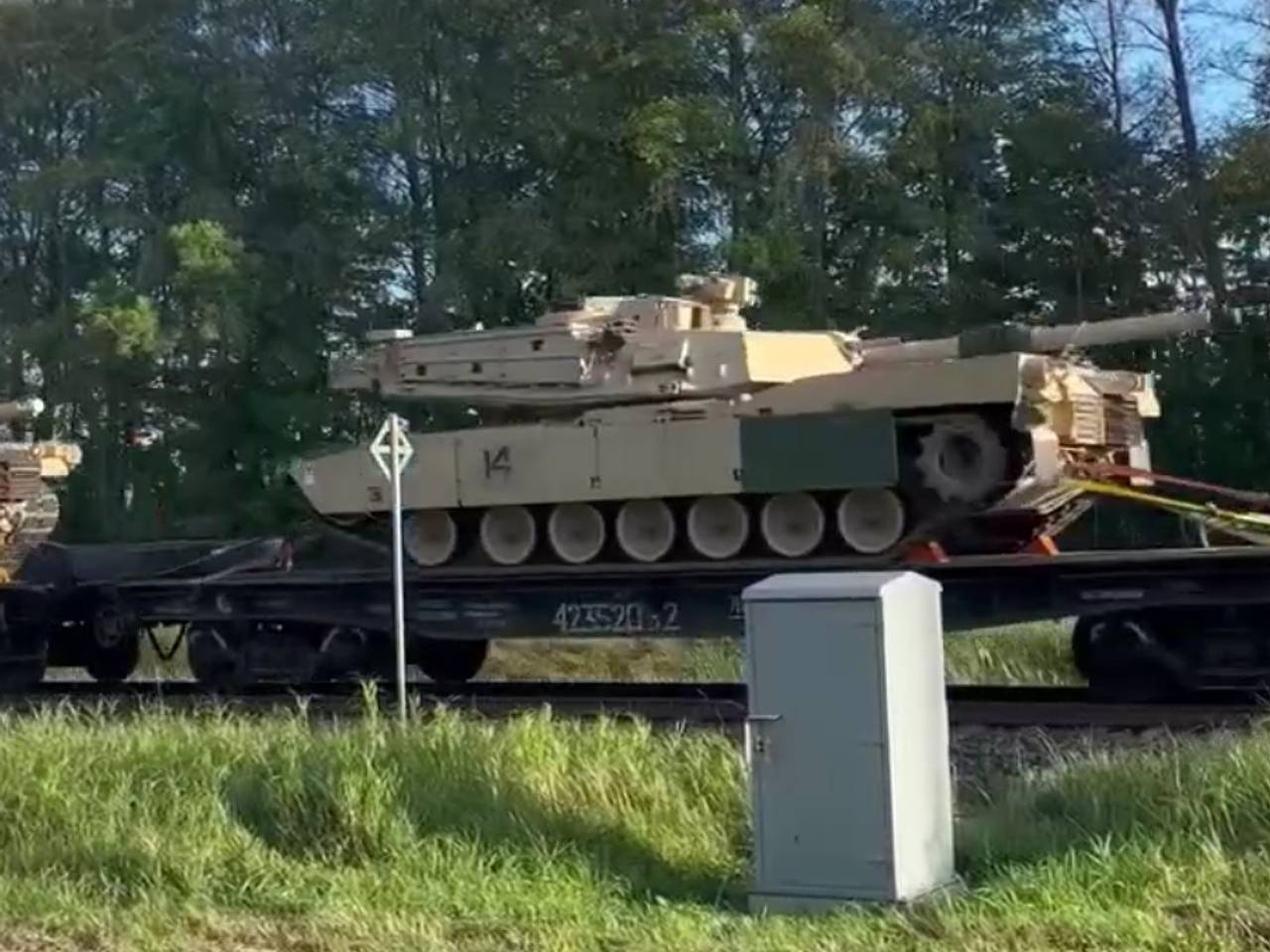 Американские танки заметили в 100 километрах от российской границы