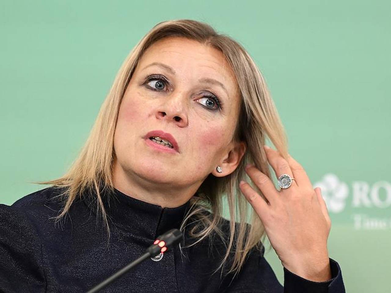 Захарова рассказала о вежливом ответе Путина на требования Киева