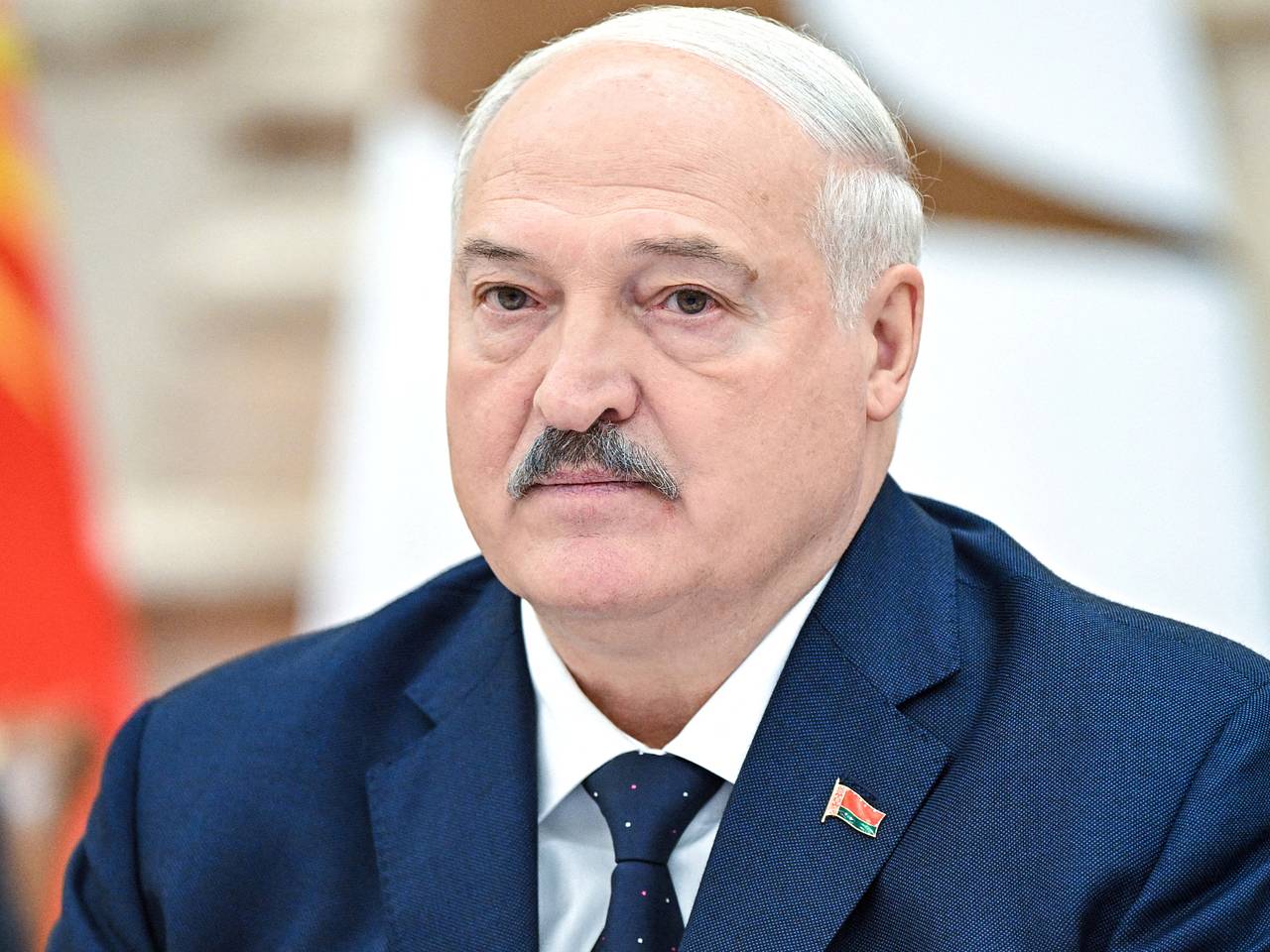 Лукашенко выразил готовность приехать к соседям на тракторе