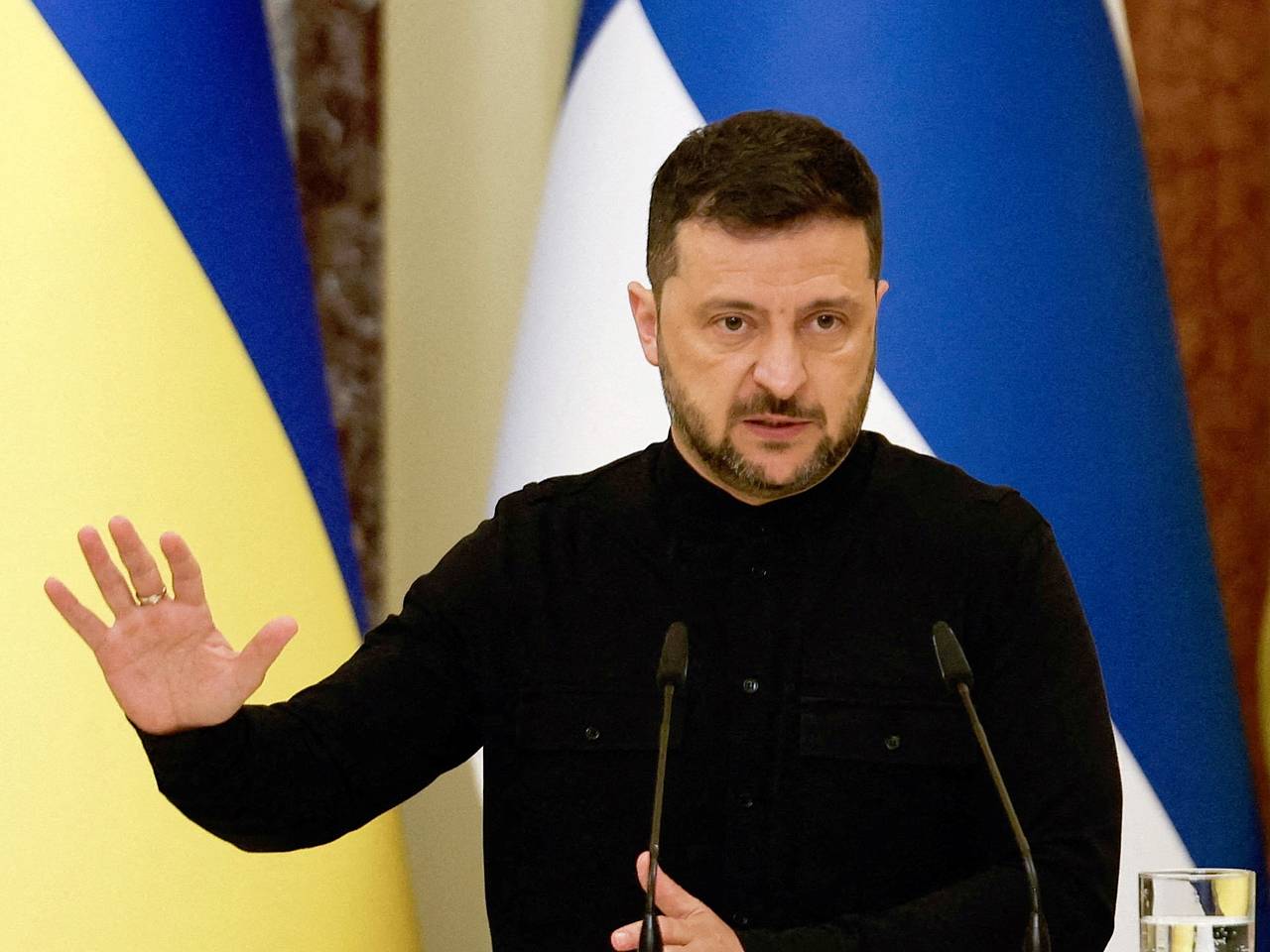 Зеленский попросил 60 миллиардов долларов на продолжение конфликта с Россией