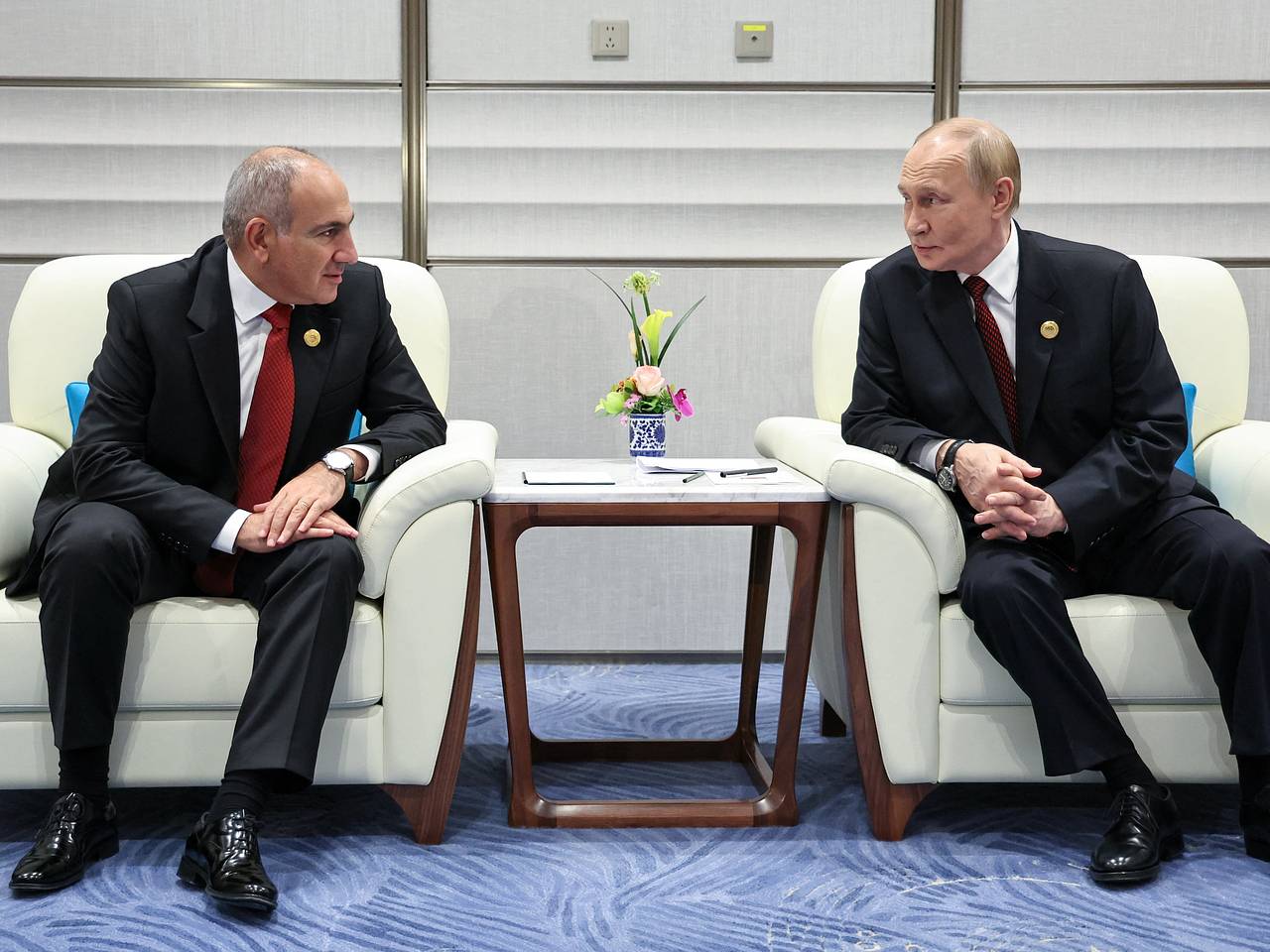 Путин встретился с Пашиняном