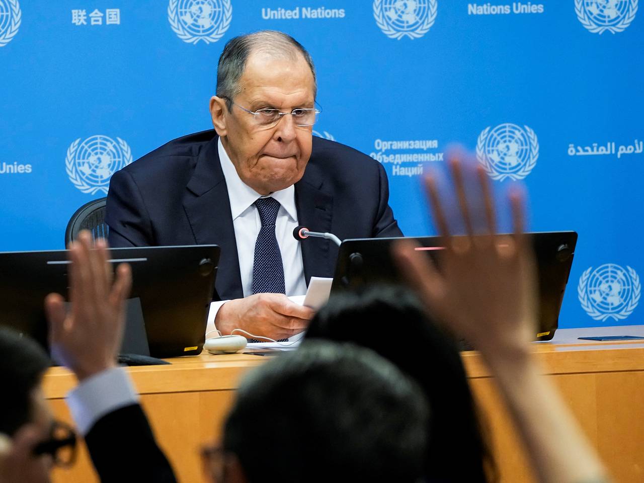 Лавров отказал журналисту в ответ на просьбу перейти на английский