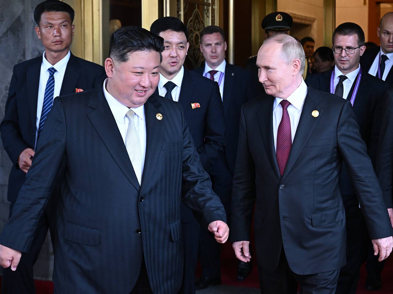 Появились кадры чаепития Путина и Ким Чен Ына