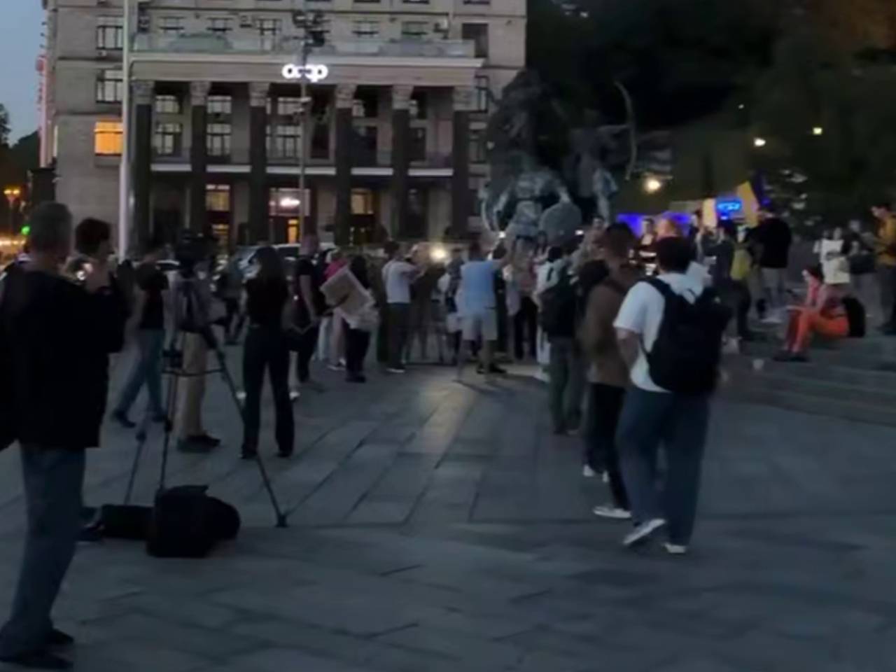На Майдане Независимости начался митинг