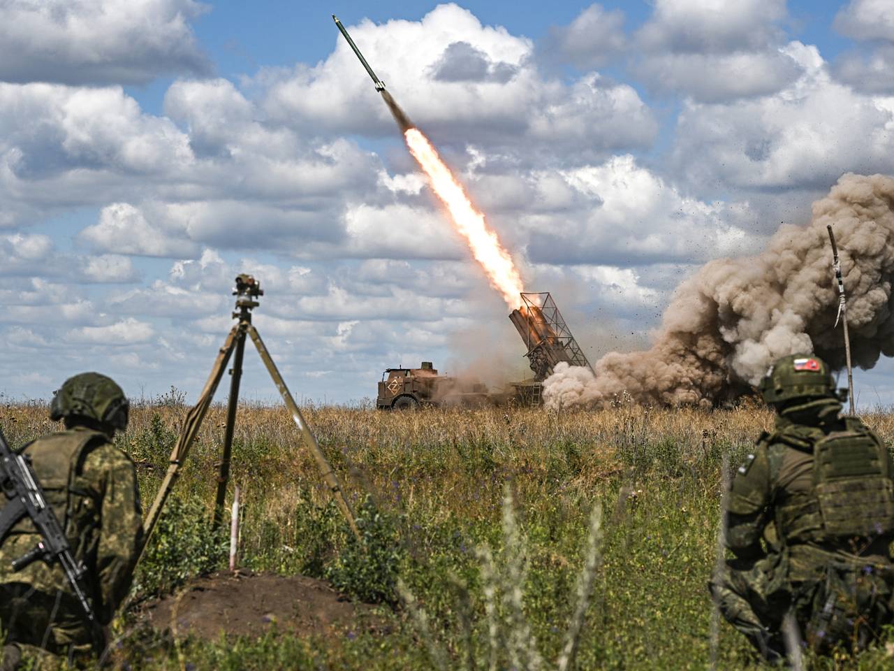 Военкор заявил о взрывах на одном из главных узлов снабжения ВСУ