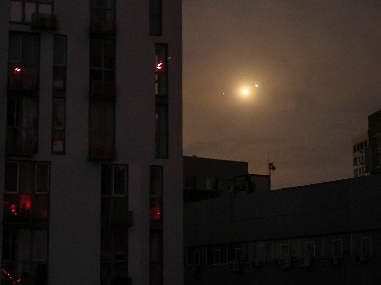 Военкоры сообщили об атаке дронов на Киев