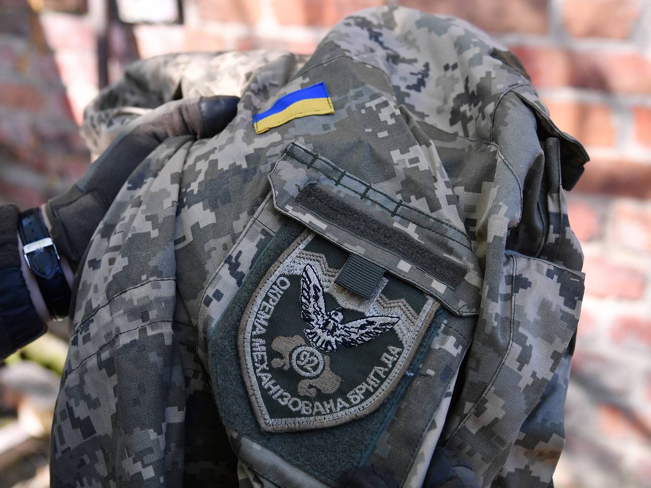 Украинский офицер тайно вывозил солдат ВСУ за границу