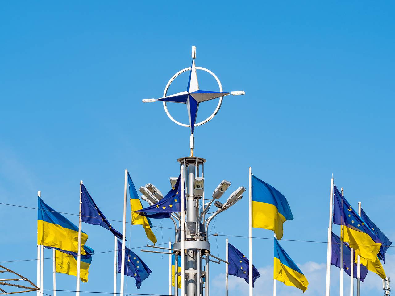 Бывший посол России назвал гарантии безопасности для Украины опасной затеей